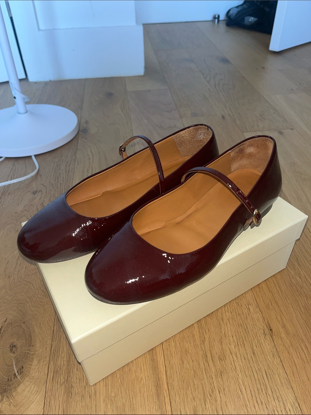 Sezane Women’s Méline Low Ballerinas -Mary Jane Patent Leather Flats in Burgundy - Picture 3 of 7
